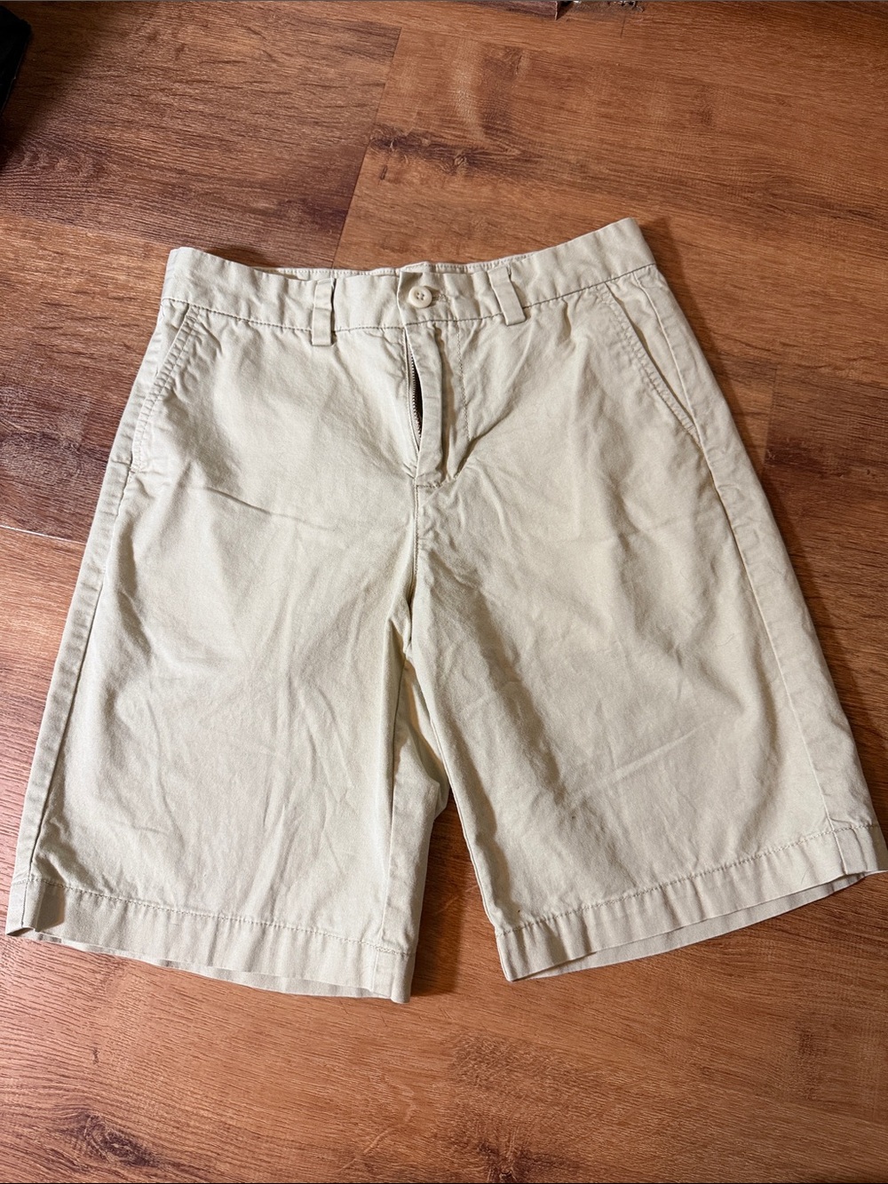 Vineyard vines kids Classic Cotton Chino Shorts in Light Beige size 12